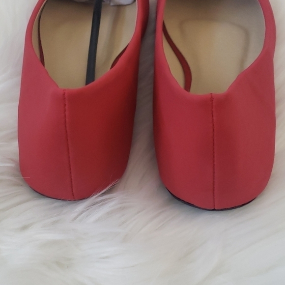 Forever red flats with gold tone accents NIB - Picture 6 of 8